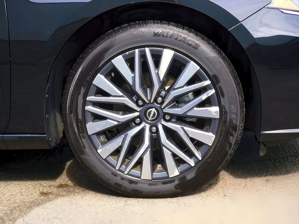 2025 Nissan Altima SV - Photo 14