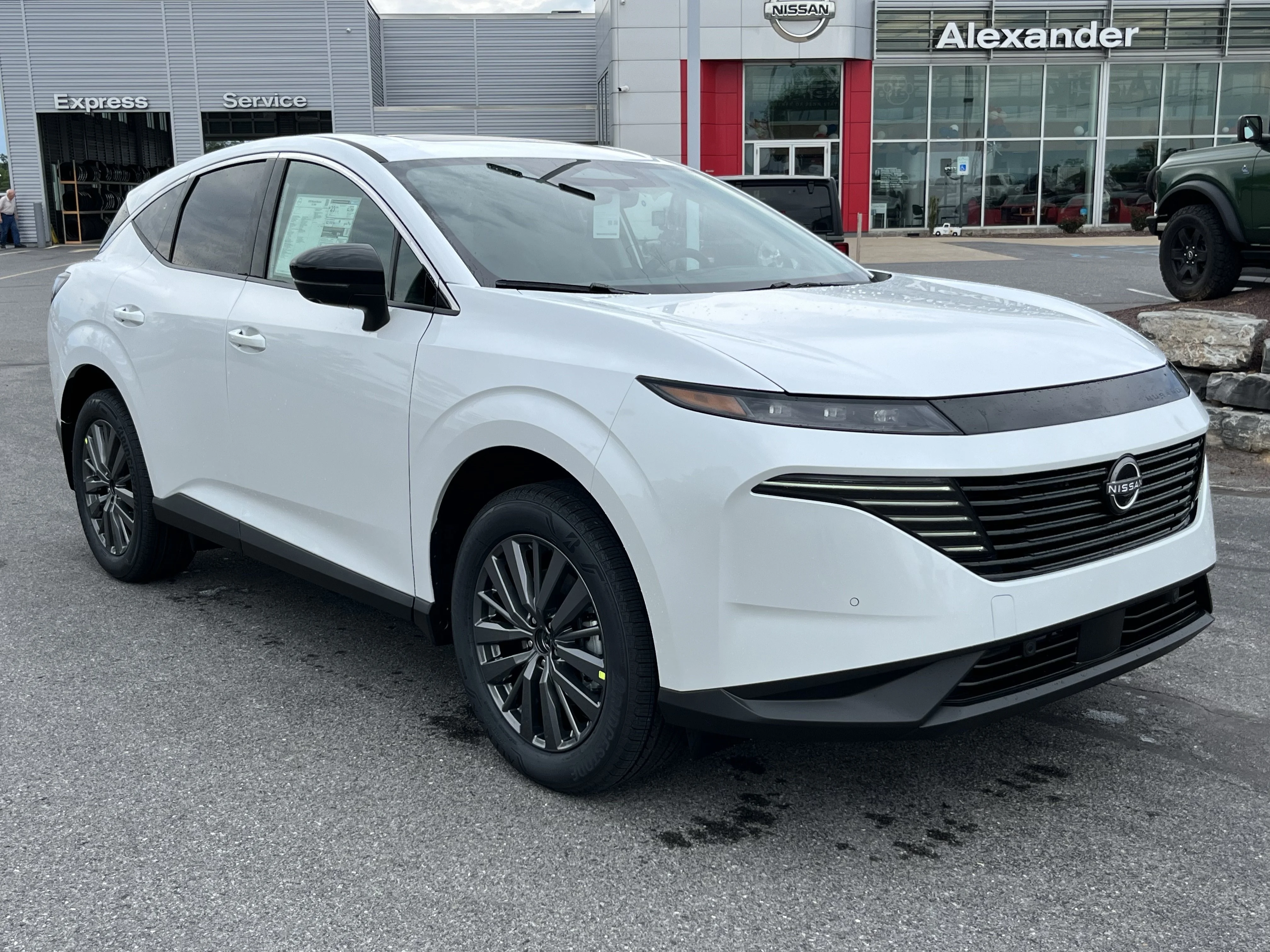 New 2026 Everest White Pearl TriCoat Nissan SL image 1