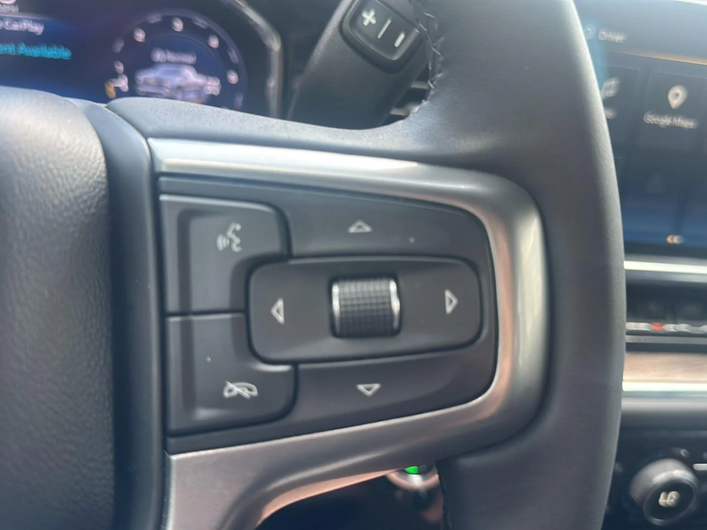 Used 2025 Summit White Chevrolet LT image 24