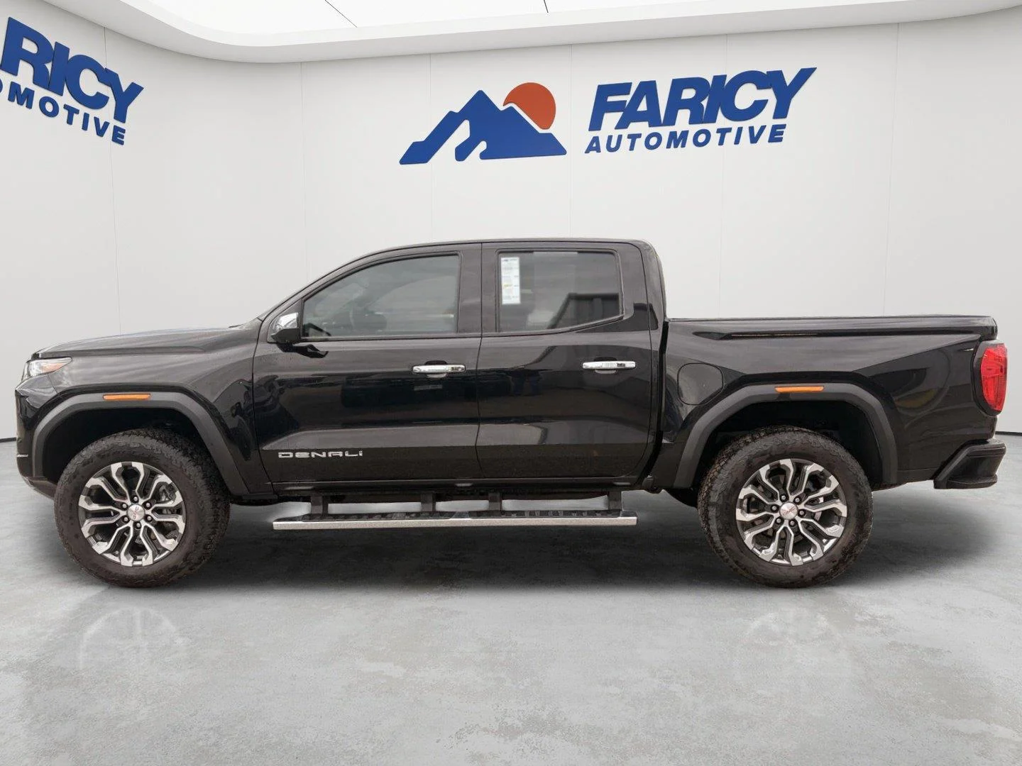 Used 2025 Onyx Black GMC Denali image 2