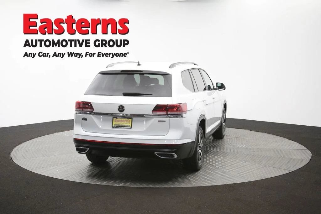 Used 2022 White Volkswagen 2.0T SE image 39