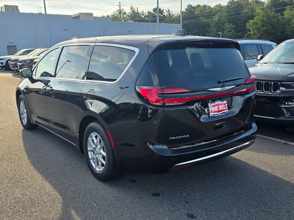 2026 Chrysler Pacifica Select - Photo 10