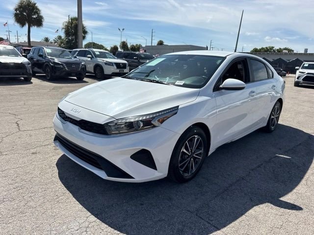Used 2022 White Kia LXS image 7