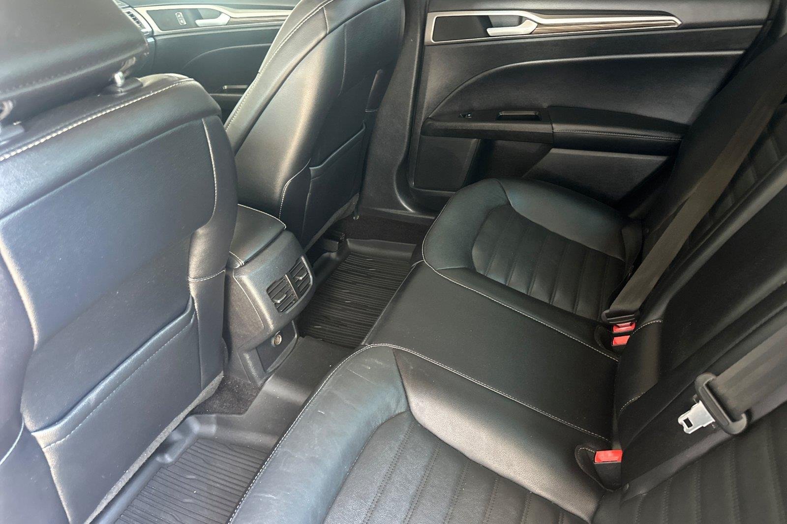 Used 2017 Magnetic Ford SE image 12