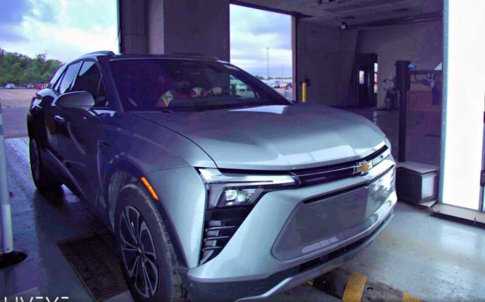 Used 2024 Sterling Gray Metallic Chevrolet eAWD LT image 3
