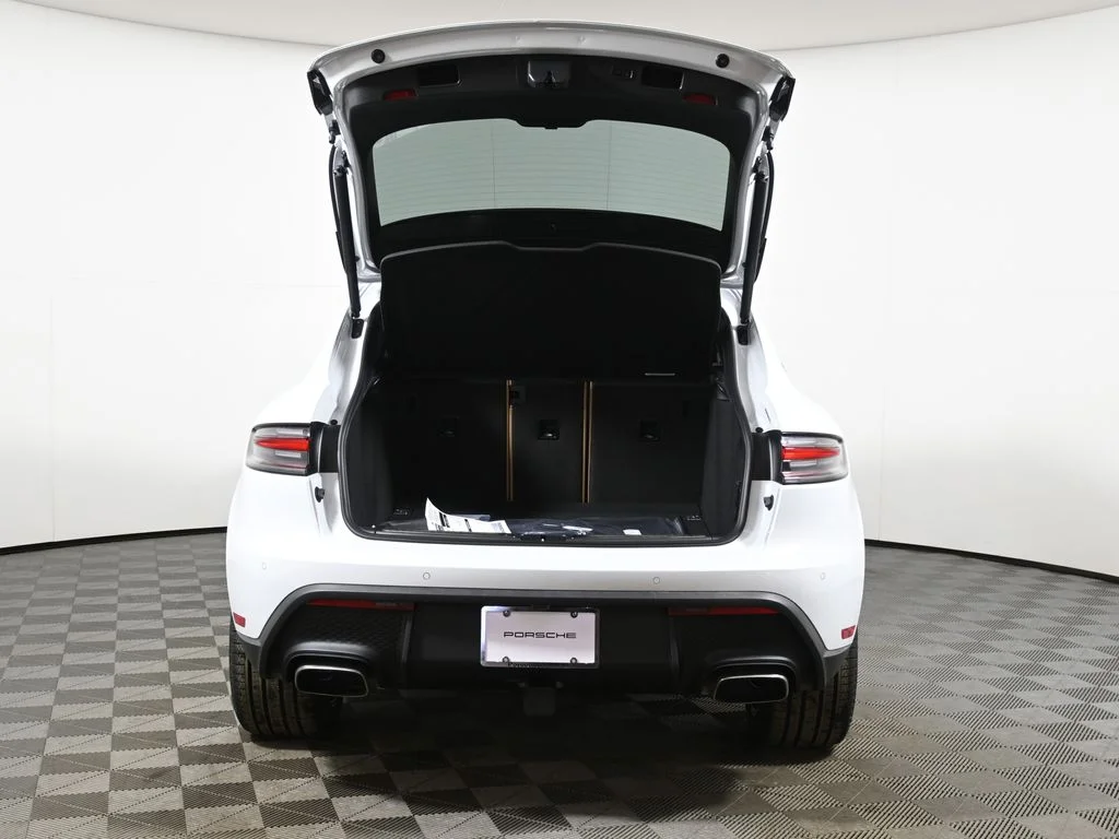 2026 Porsche Macan T - Photo 43