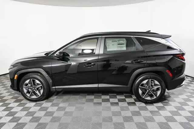 New 2026 Phantom Black Hyundai SEL FWD image 2