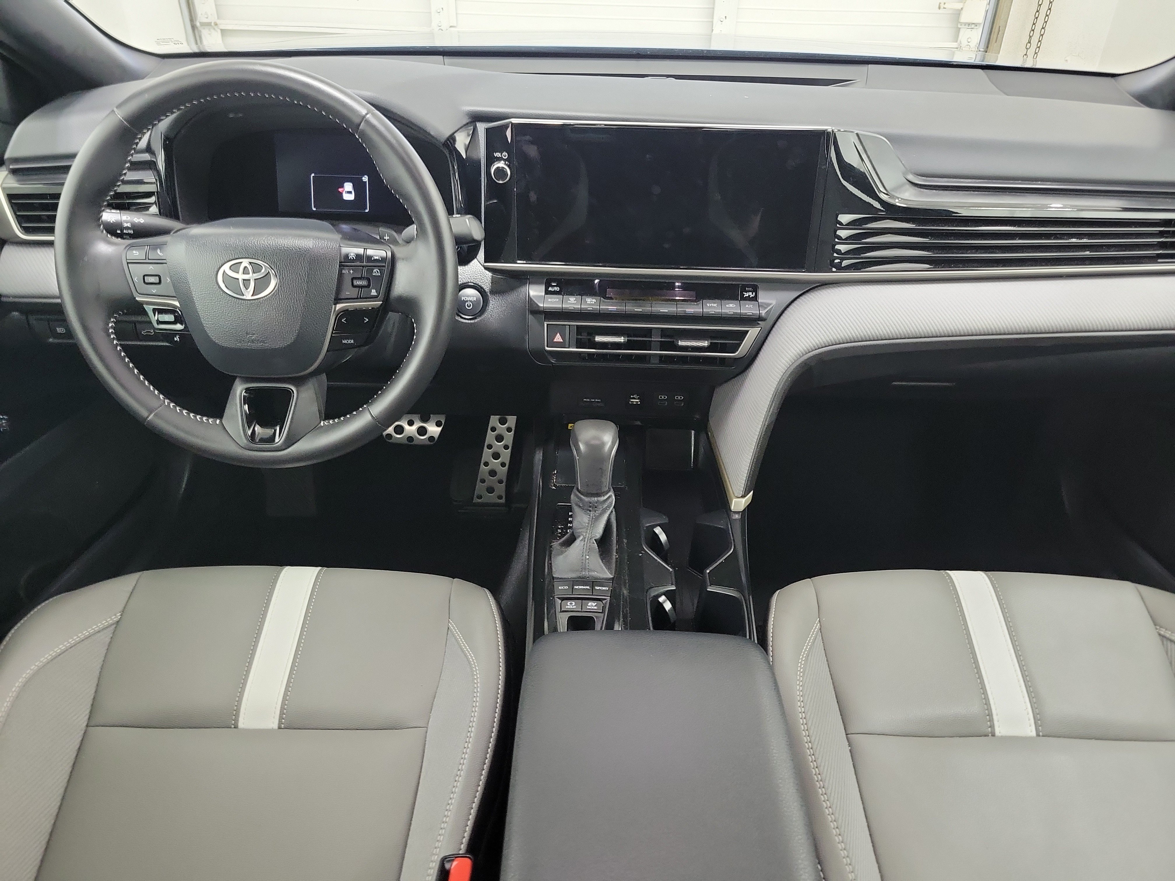 Certified Used 2025 Ocean Gem Toyota SE image 11