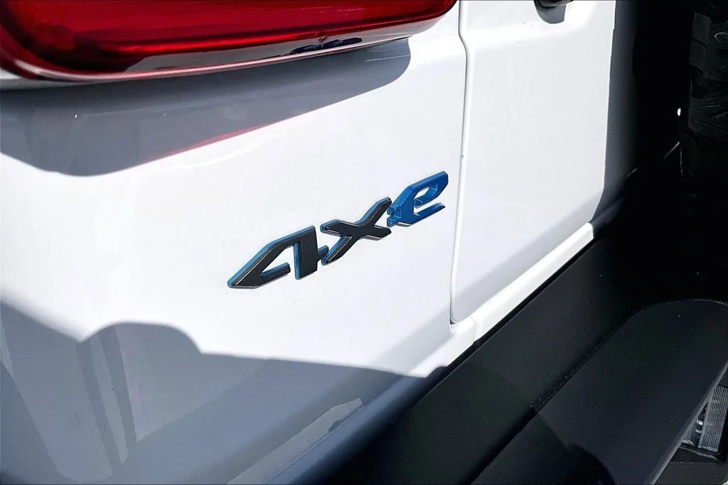 Used 2022 White Jeep Unlimited Rubicon 4xe image 22