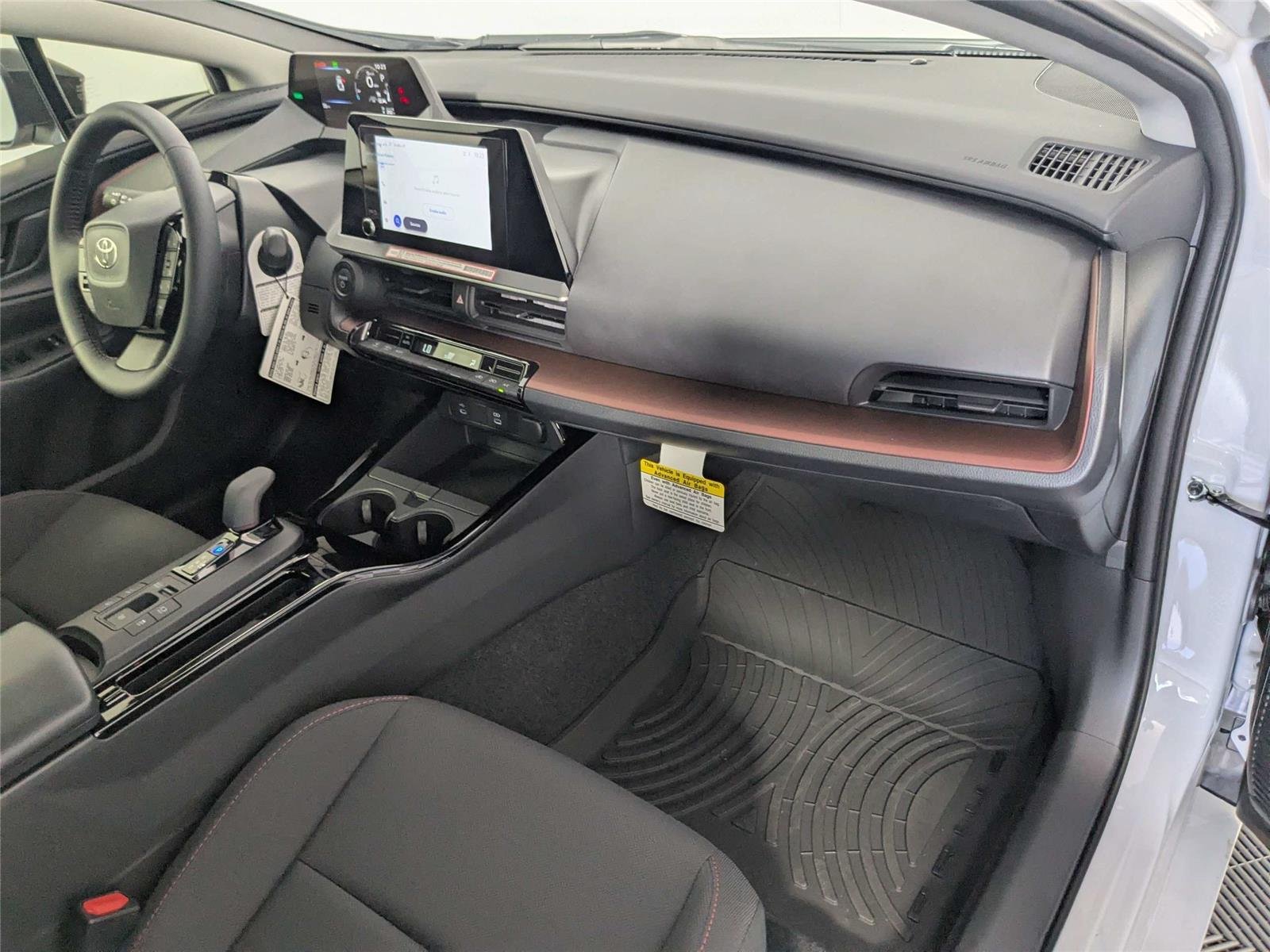 2026 Toyota Prius Plug-in Hybrid SE - Photo 23