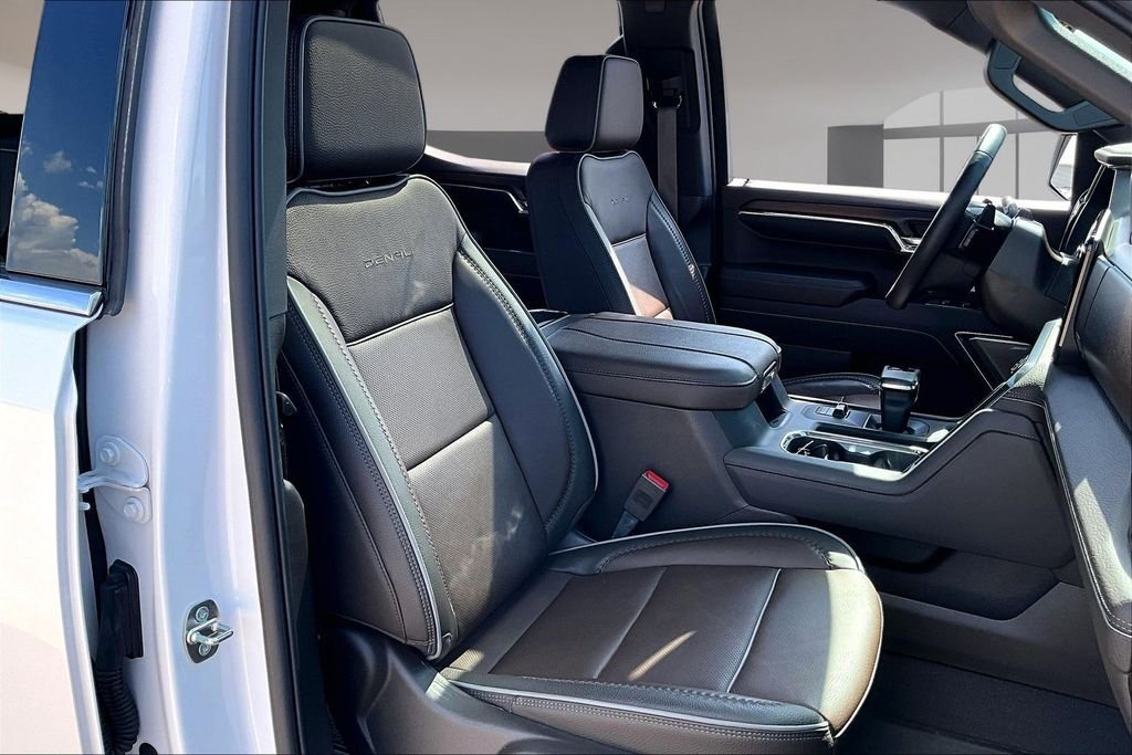 Used 2024 White GMC Denali image 7