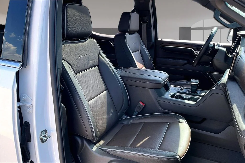 Used 2024 White GMC Denali image 7