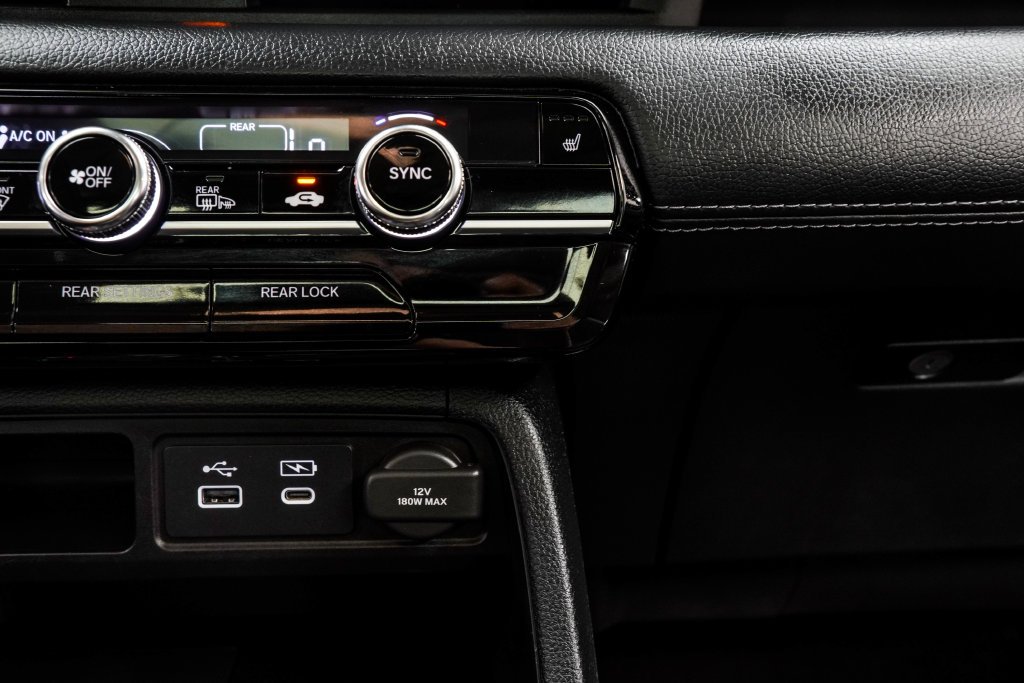 Used 2025 White Honda Touring image 30
