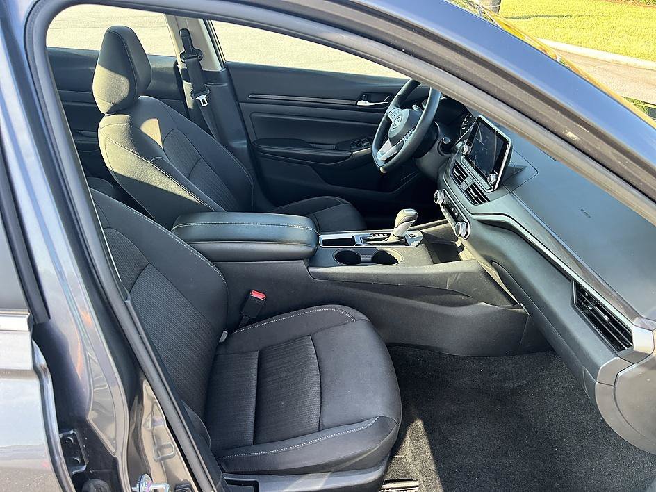 Certified Used 2025 Gun Metallic Nissan SV image 17