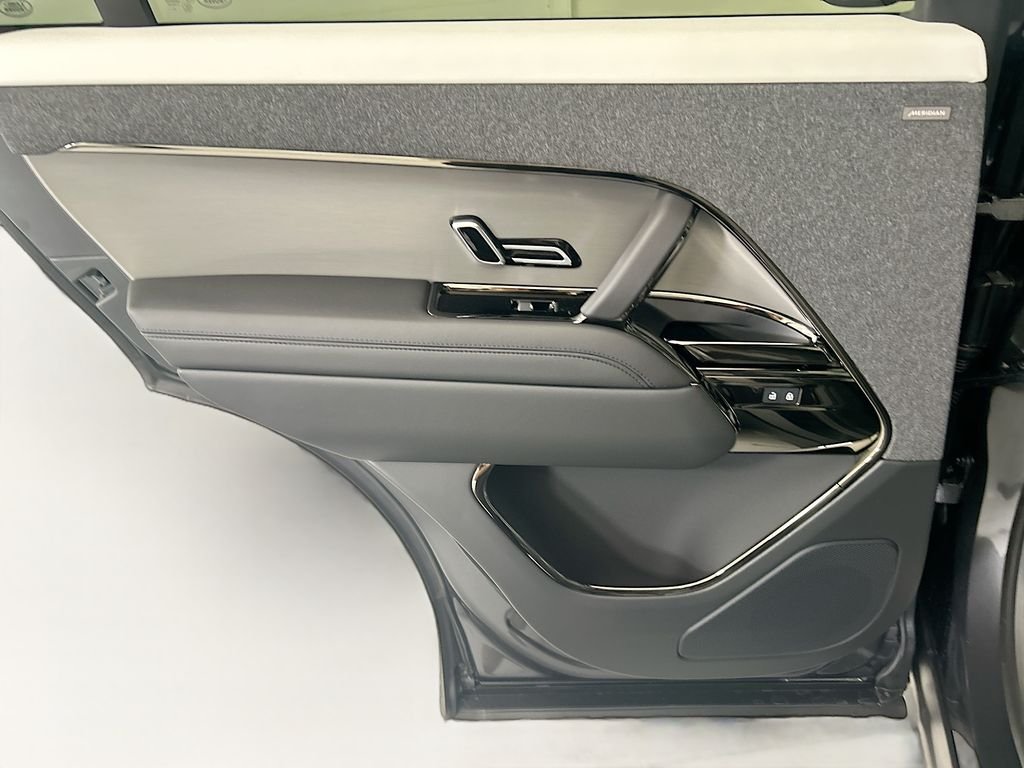 New 2026 Carpathian Grey Land Rover Dynamic SE image 25
