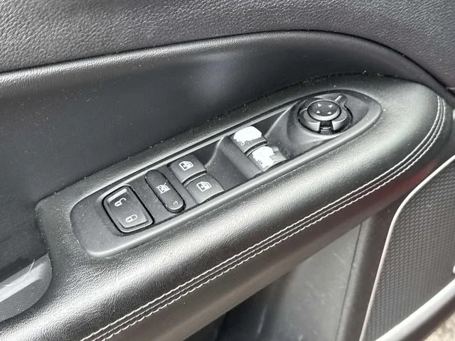 Used 2019 Red Jeep High Altitude image 27