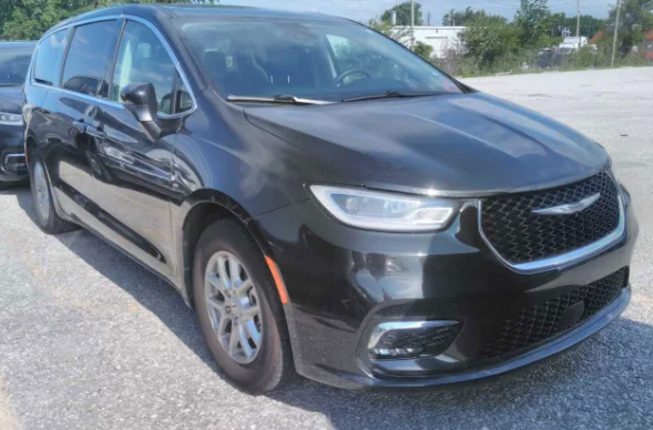 Used 2023 Black Chrysler Touring L image 1