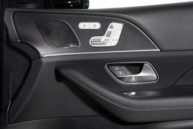 Used 2025 Obsidian Black Metallic Mercedes-Benz GLS 450 image 63