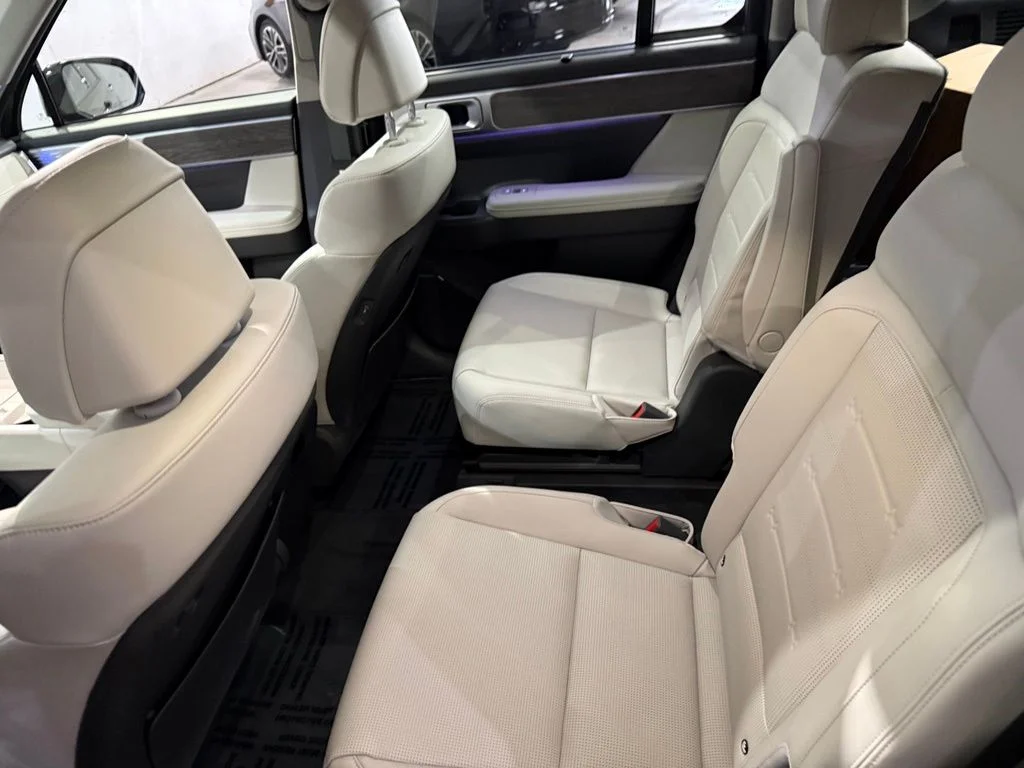 Used 2026 Green Hyundai Limited image 30