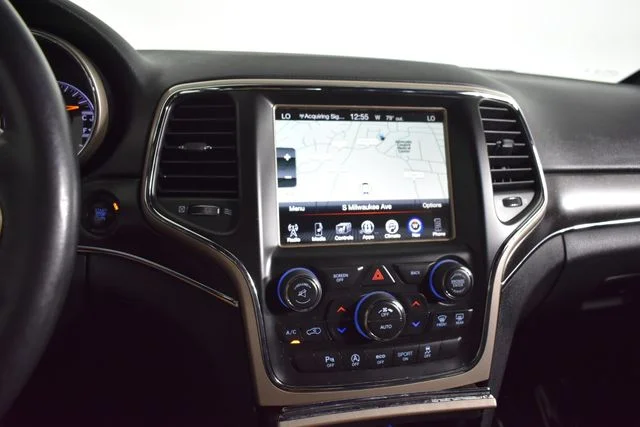 Used 2016 Silver Jeep Limited image 34