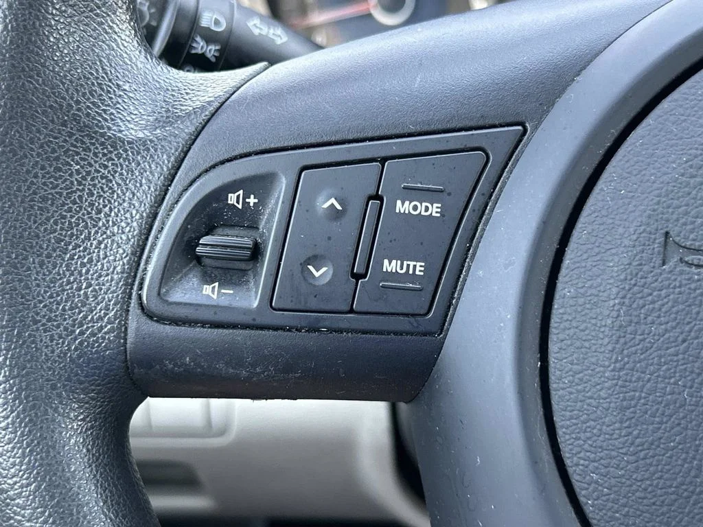 Used 2011 Silver Kia EX image 23