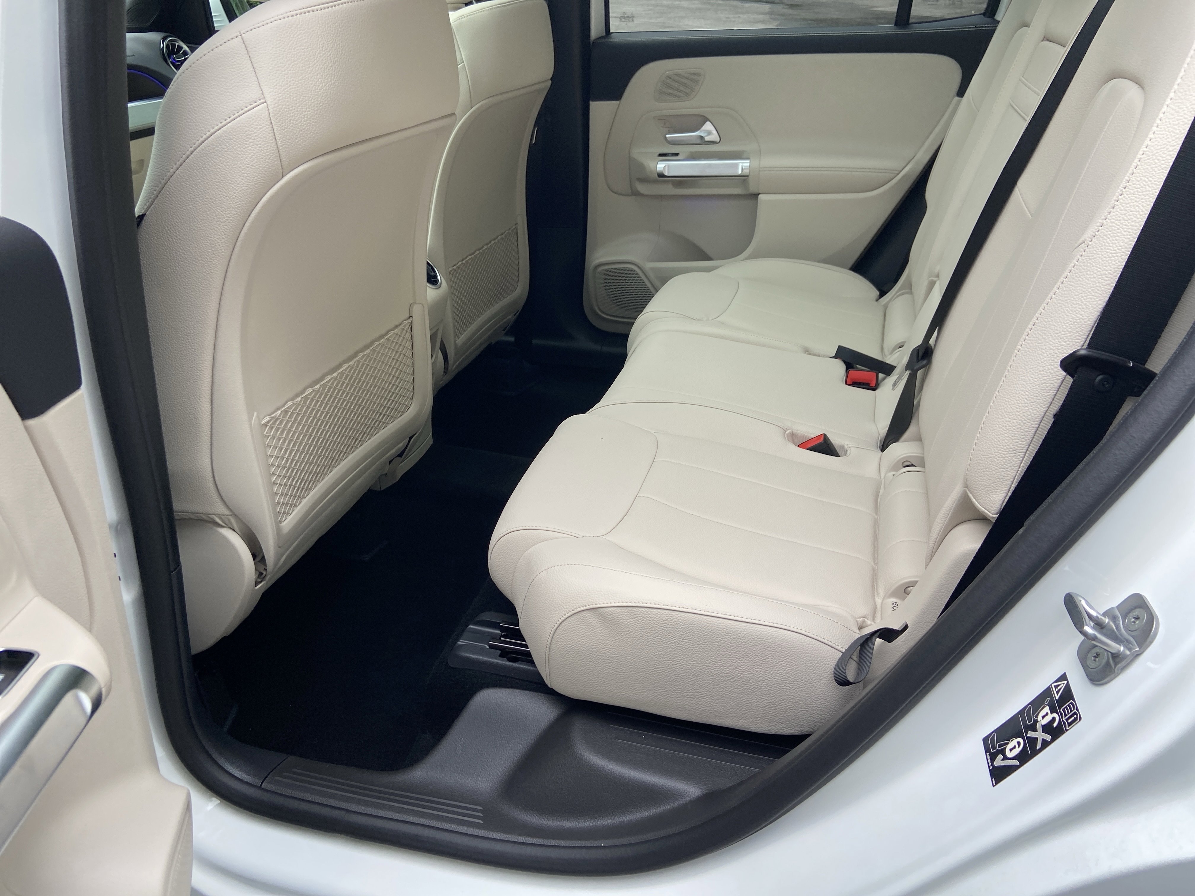 New 2026 Polar White Mercedes-Benz GLB 250 SUV image 35