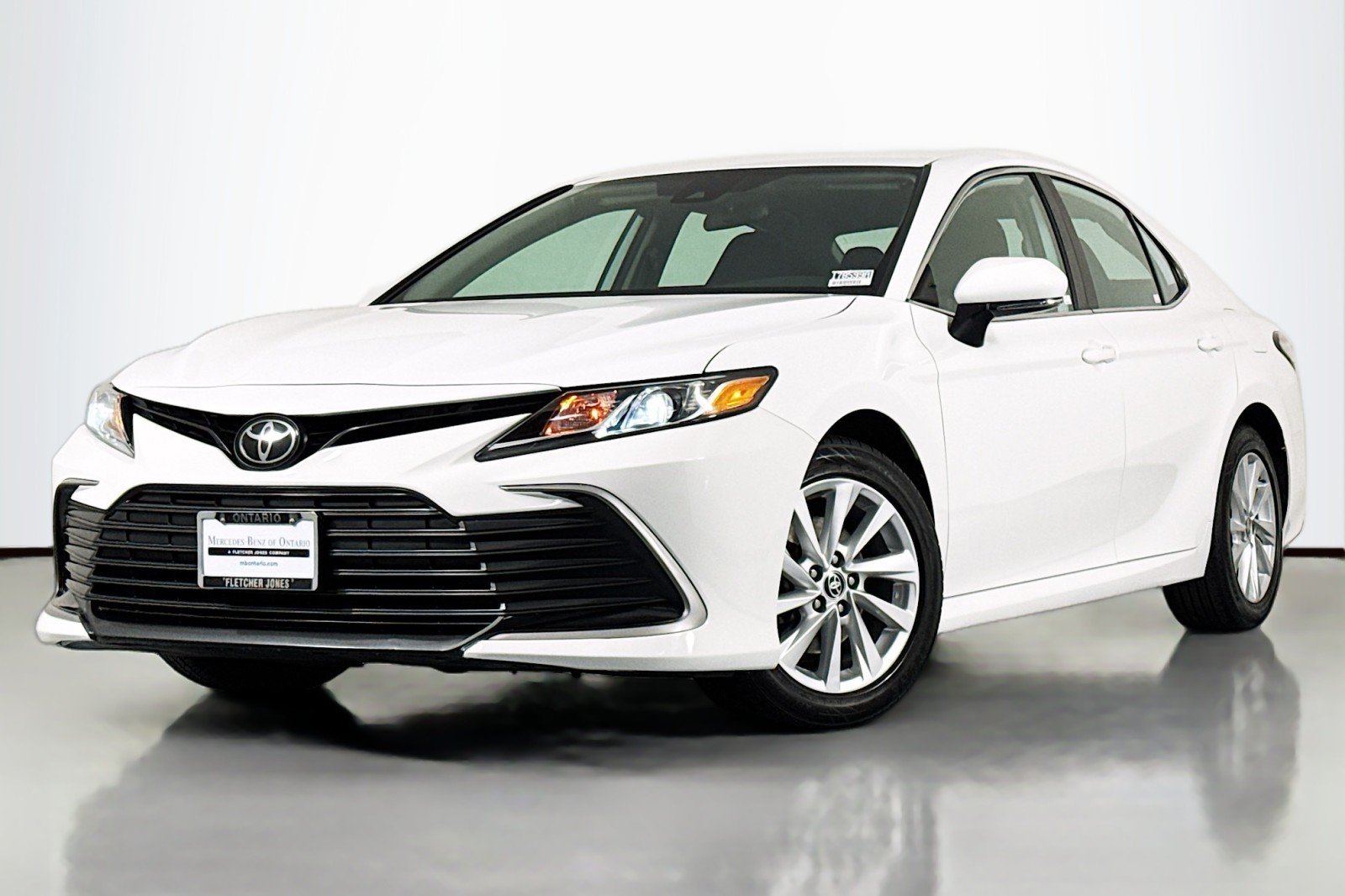 2023 Toyota Camry LE's photo