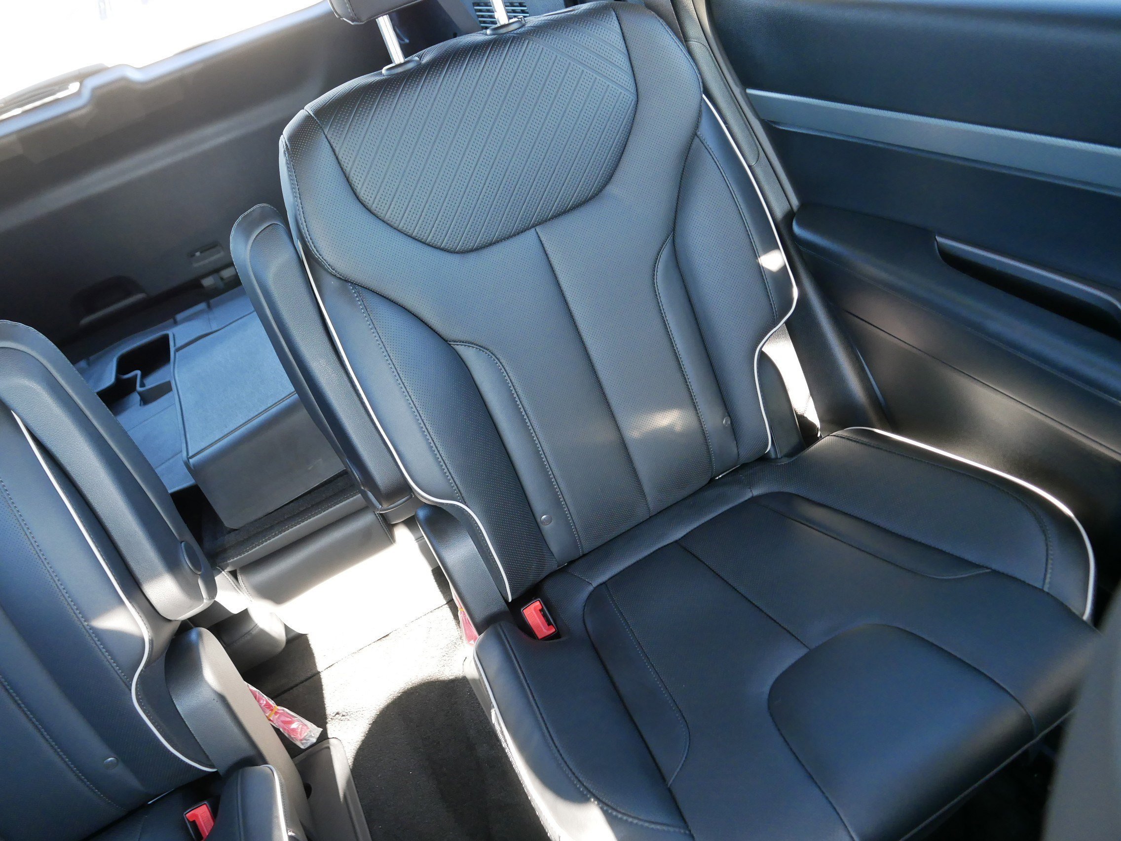 Certified Used 2025 Typhoon Silver Hyundai SEL image 14