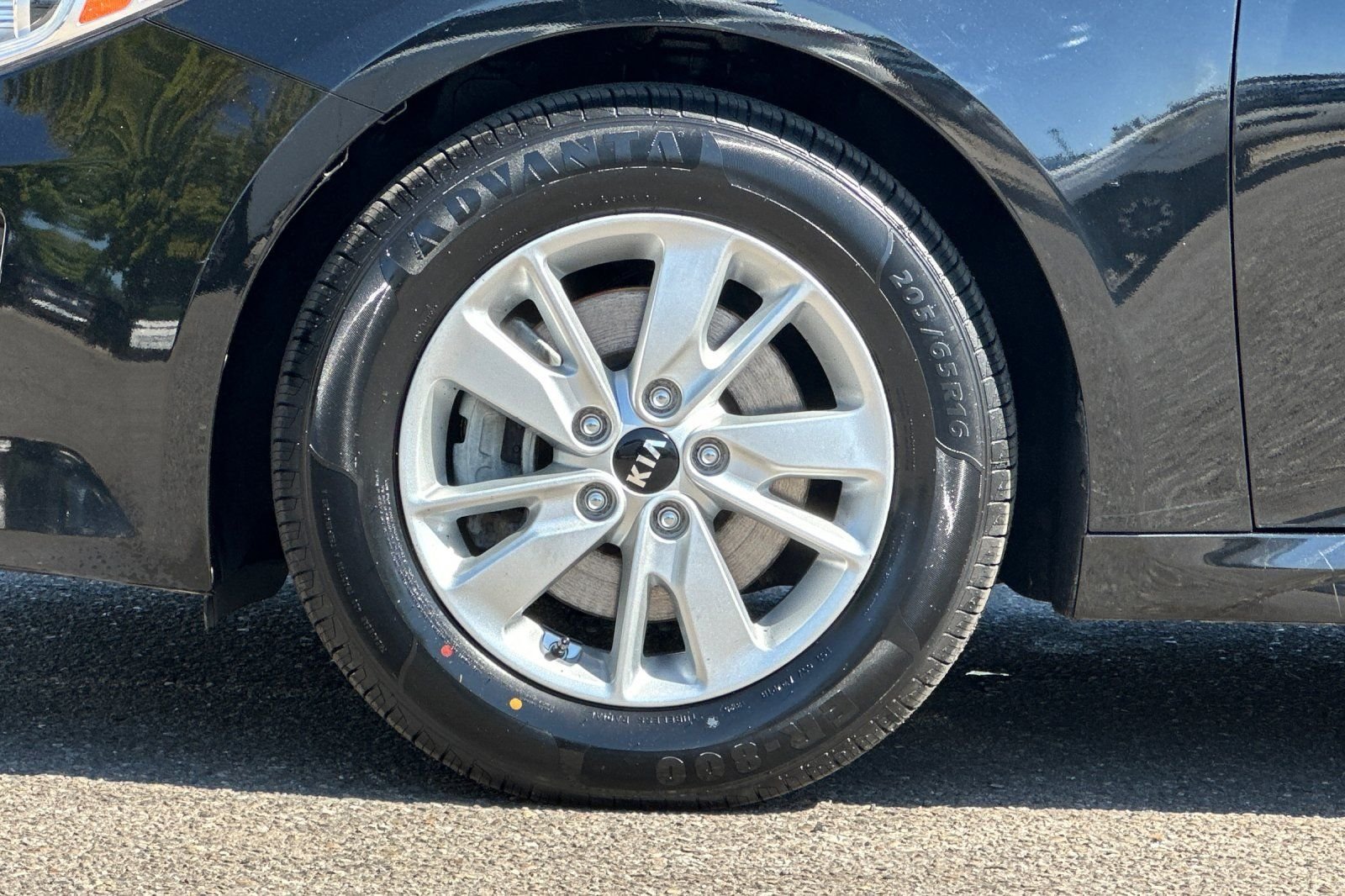 Used 2017 Black Kia LX image 24