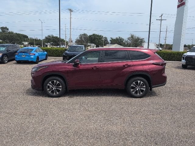 New 2026 Ruby Flare Pearl Toyota XLE image 2