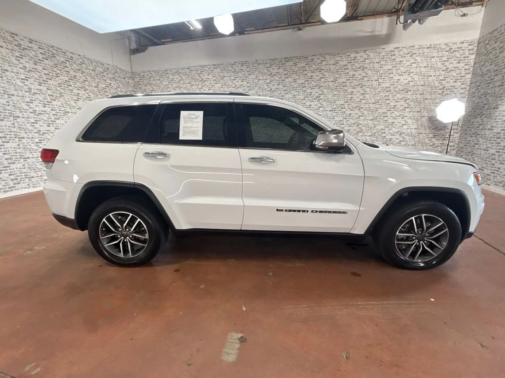 Used 2022 White Jeep Limited image 8