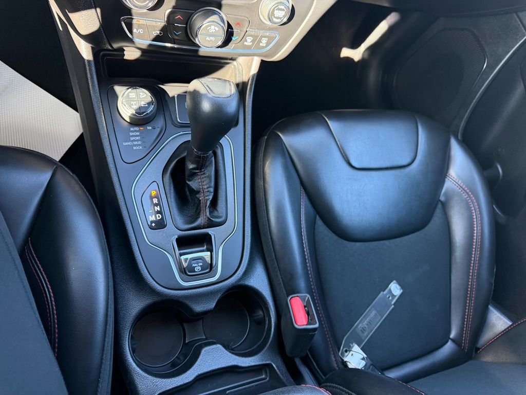 Used 2019 Red Jeep Trailhawk image 15