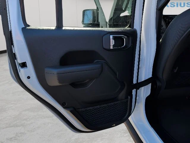 Used 2025 White Jeep Rubicon image 31