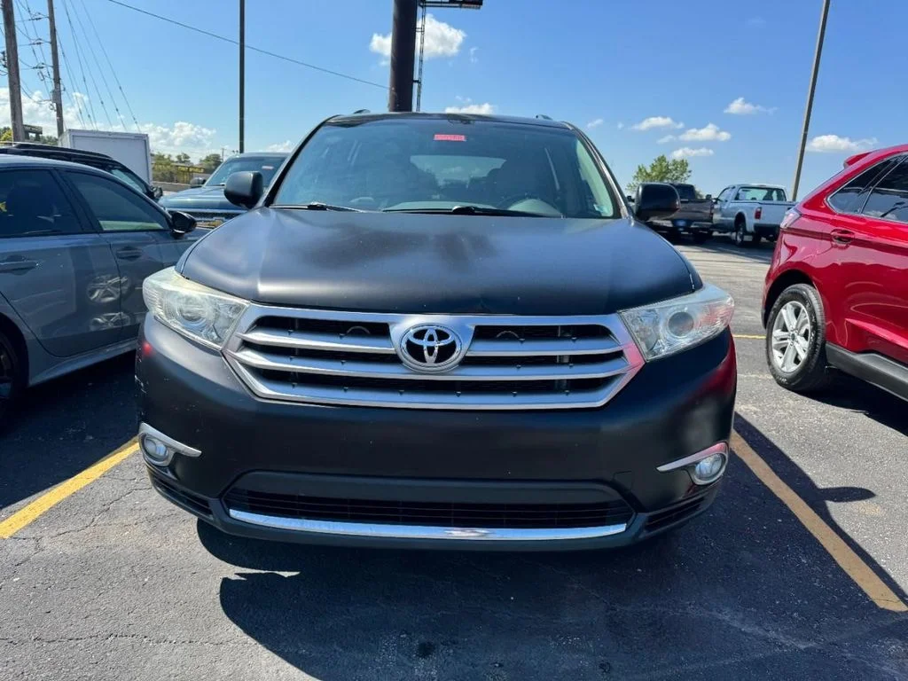 Used 2013 Magnetic Gray Metallic Toyota Limited image 4