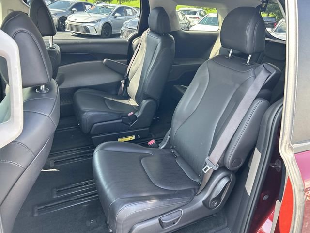 Used 2025 Red Kia LXS image 19