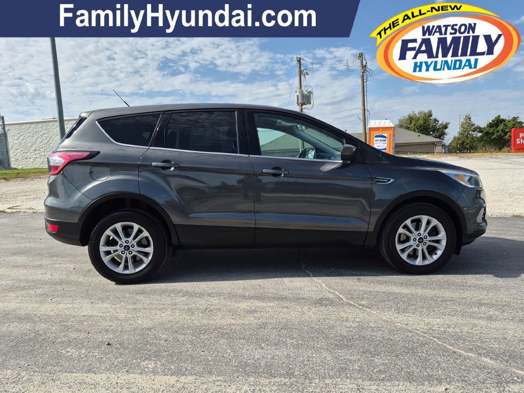 Used 2017 Ford Escape SE with VIN 1FMCU9GD2HUB75154 for sale in Tinley Park, IL