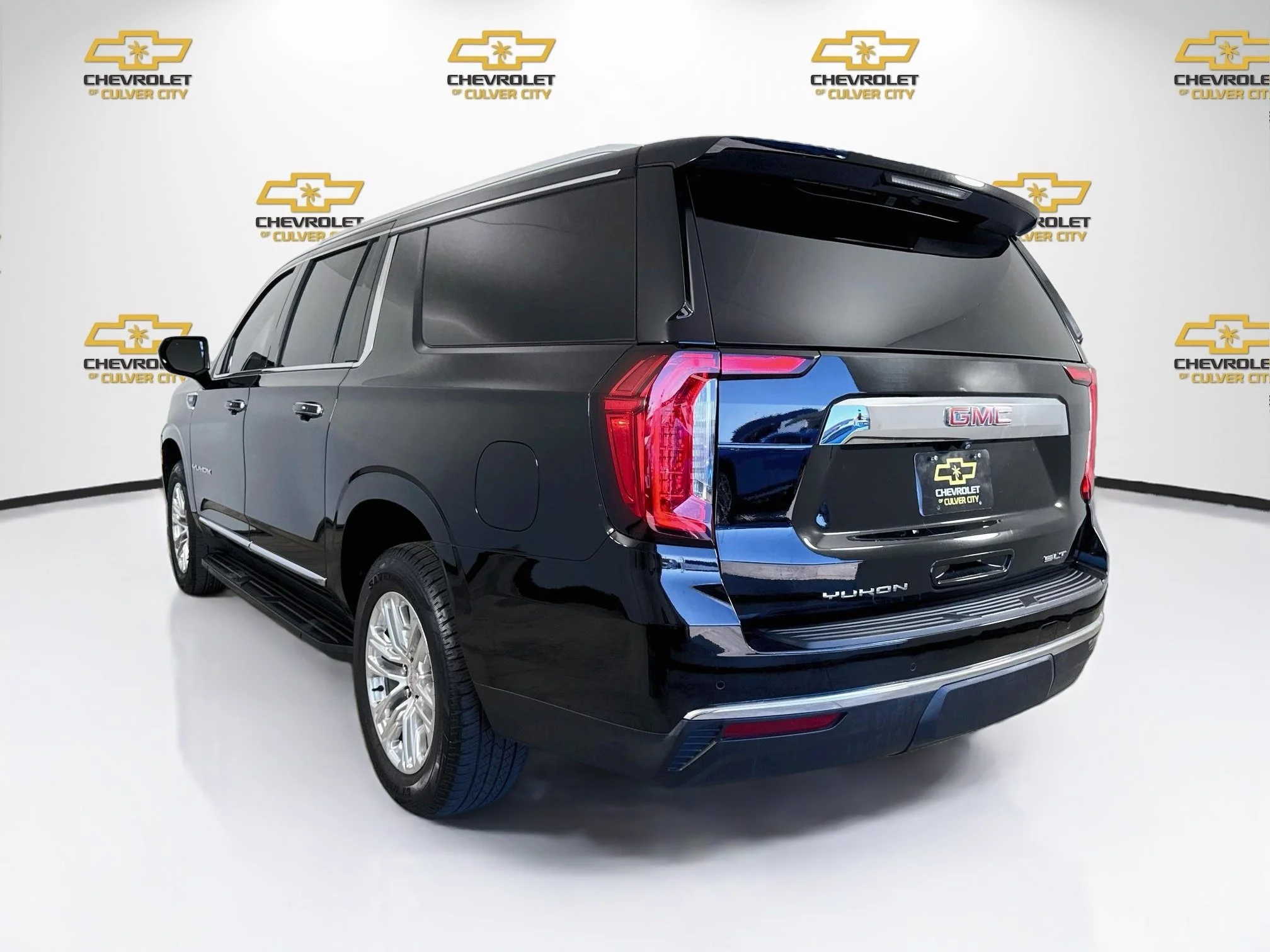 Used 2023 ONYX BLACK GMC SLT image 6
