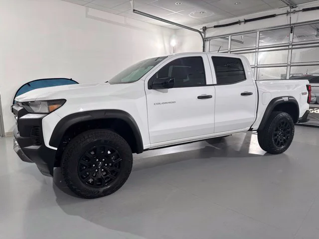 Used 2024 White Chevrolet Trail Boss image 3