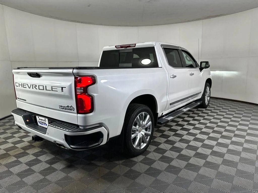 Used 2024 Pearl Chevrolet High Country image 19