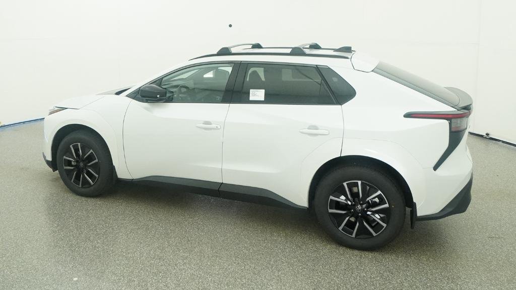 New 2026 Wind Chill Pearl Toyota XLE image 32