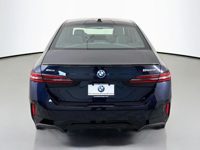New 2027 Carbon Black Metallic BMW 550e xDrive image 6