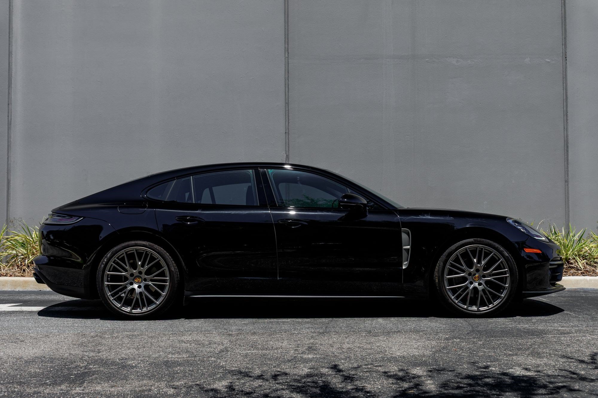 Used 2023 Black Porsche Platinum Edition image 6