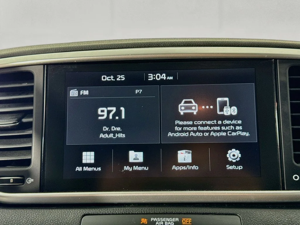 Used 2022 White Kia LX image 17