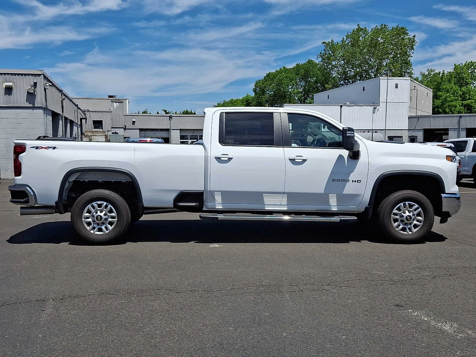 Used 2025 Summit White Chevrolet LT image 7