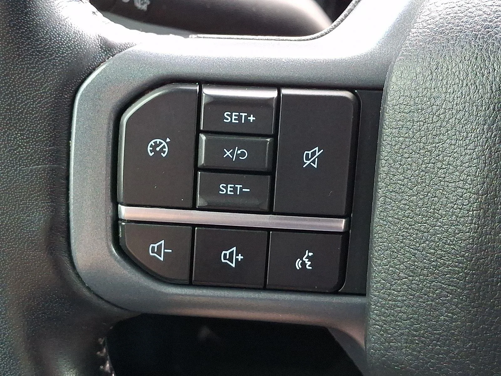 Used 2024 Carbonized Gray Metallic Ford LARIAT image 22