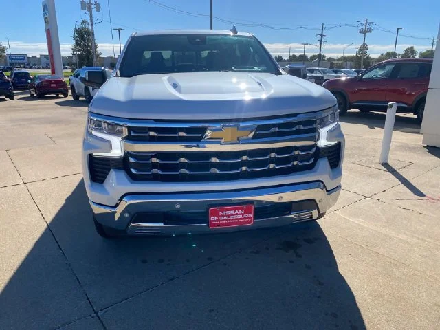 Used 2024 Iridescent Pearl Tricoat Chevrolet LTZ image 3