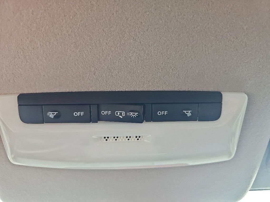 2025 Nissan Versa Sedan SV - Photo 22