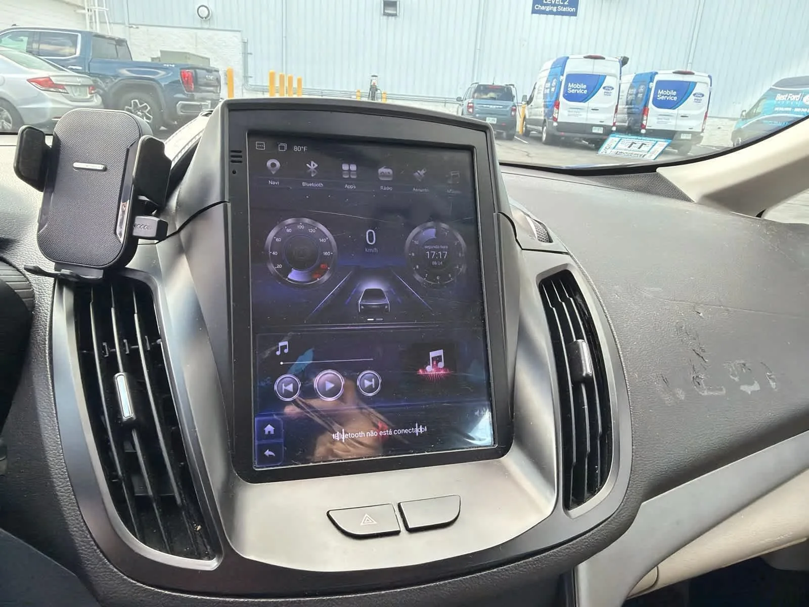 Used 2013 Tuxedo Black Metallic Ford SE image 4