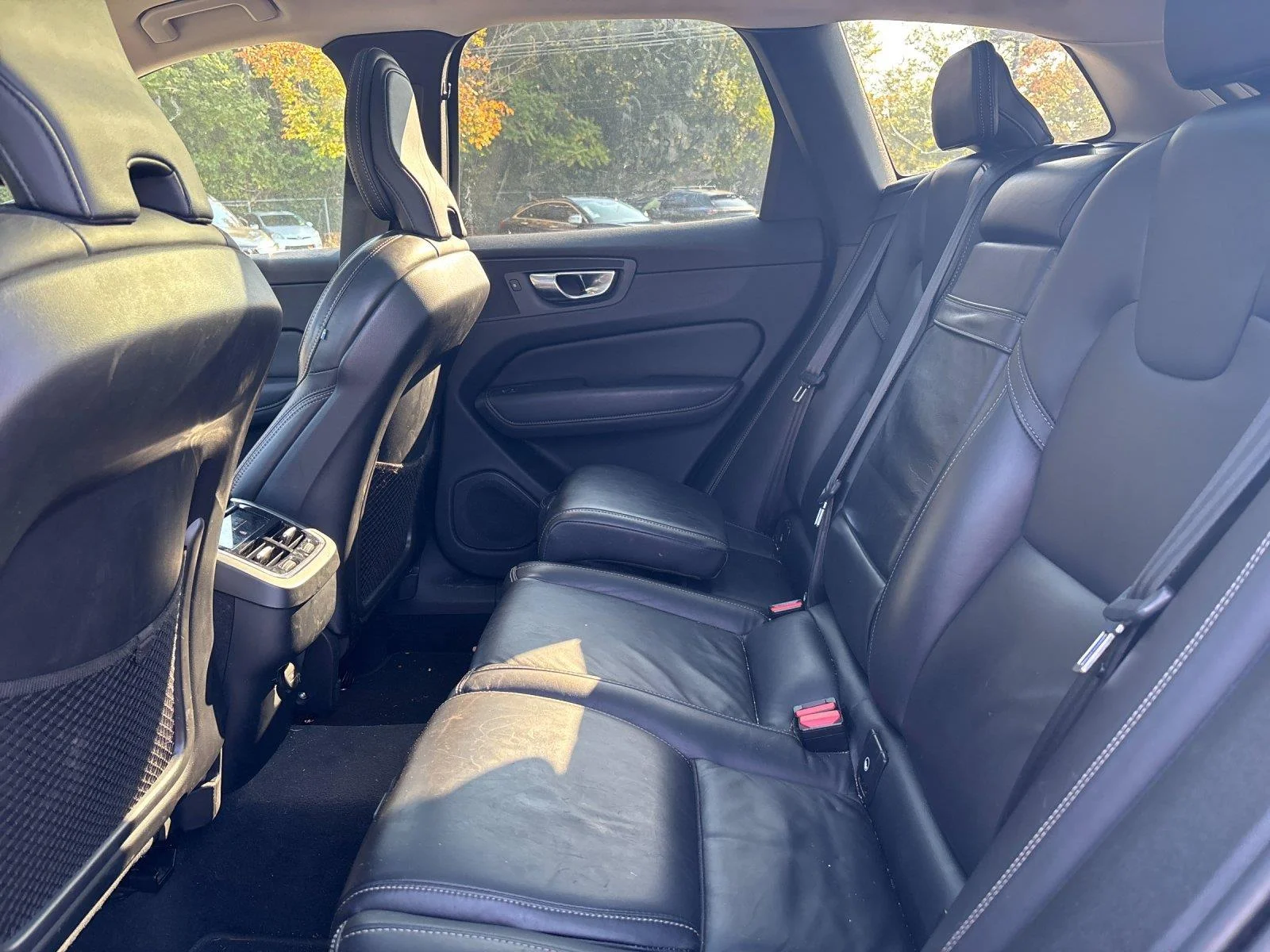 Used 2021 Onyx Black Metallic Volvo Inscription image 32
