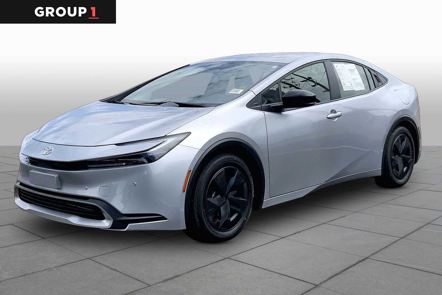 2026 Toyota Prius SE's photo